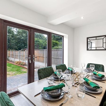 Walsall - 4 Bedroom House, Wi-Fi, Garden , Sleeps 8 - Jrr Stays Bescot Екстер'єр фото