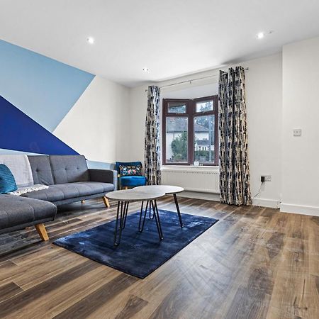 Walsall - 4 Bedroom House, Wi-Fi, Garden , Sleeps 8 - Jrr Stays Bescot Екстер'єр фото
