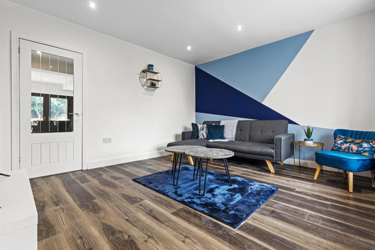 Walsall - 4 Bedroom House, Wi-Fi, Garden , Sleeps 8 - Jrr Stays Bescot Екстер'єр фото