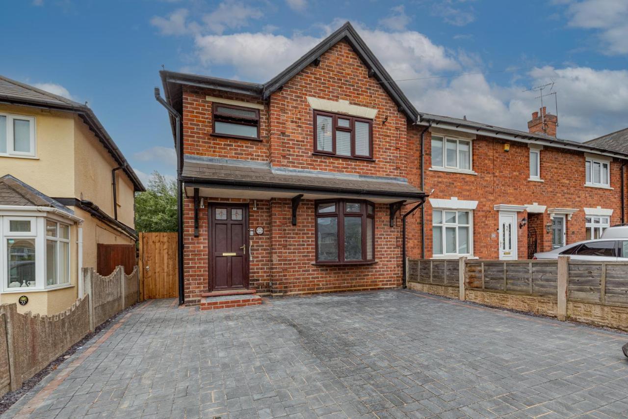 Walsall - 4 Bedroom House, Wi-Fi, Garden , Sleeps 8 - Jrr Stays Bescot Екстер'єр фото