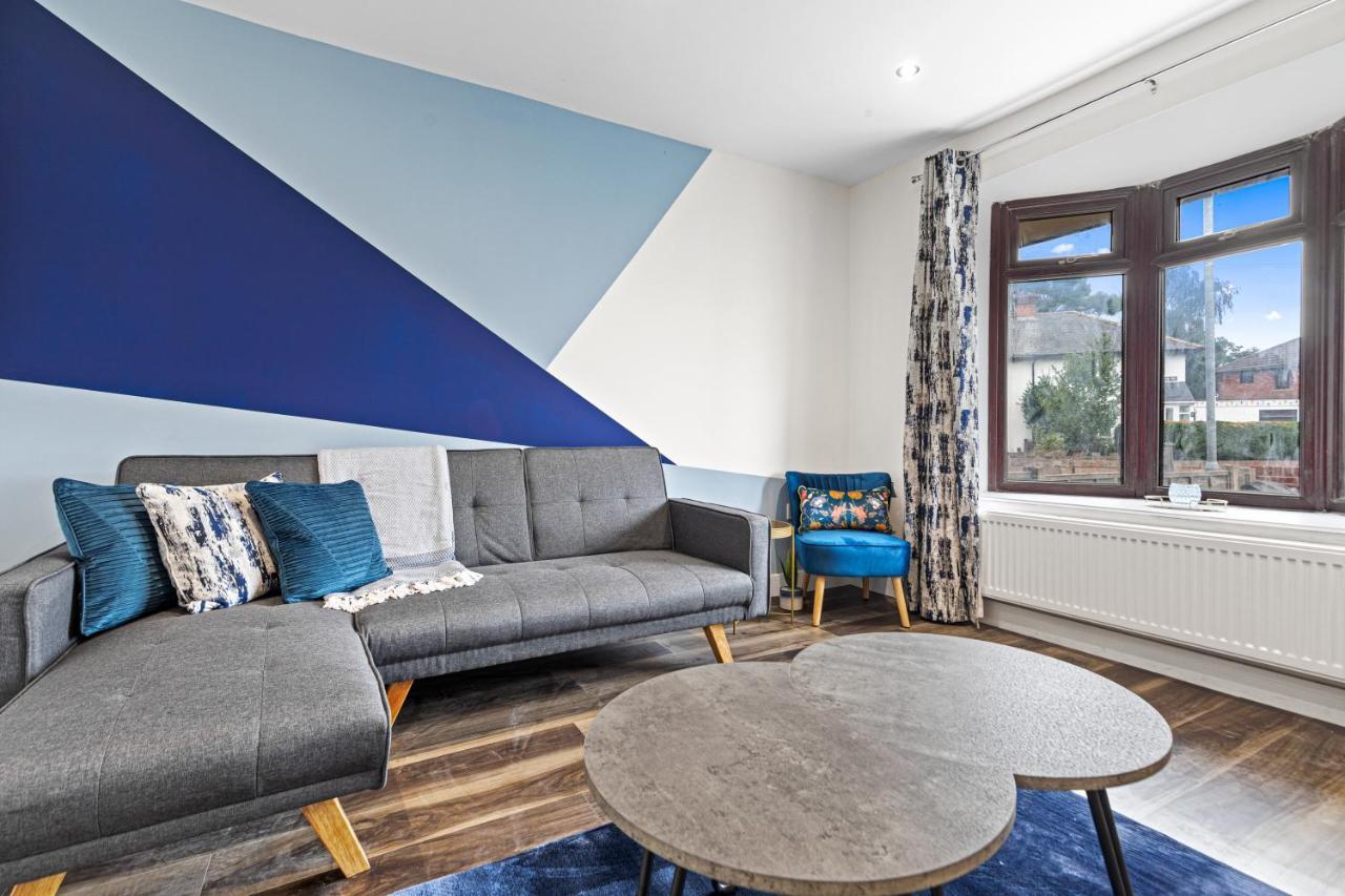 Walsall - 4 Bedroom House, Wi-Fi, Garden , Sleeps 8 - Jrr Stays Bescot Екстер'єр фото