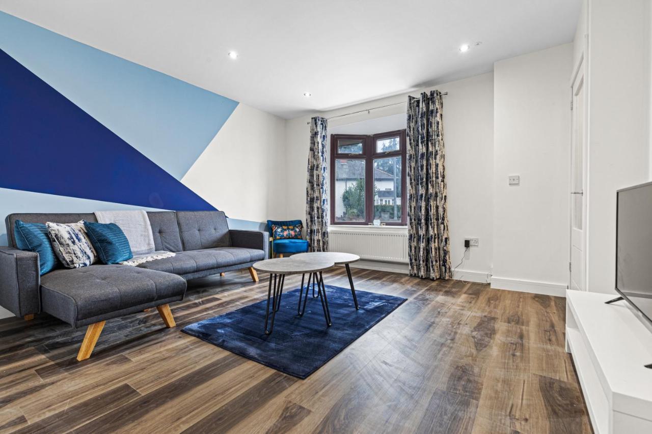 Walsall - 4 Bedroom House, Wi-Fi, Garden , Sleeps 8 - Jrr Stays Bescot Екстер'єр фото